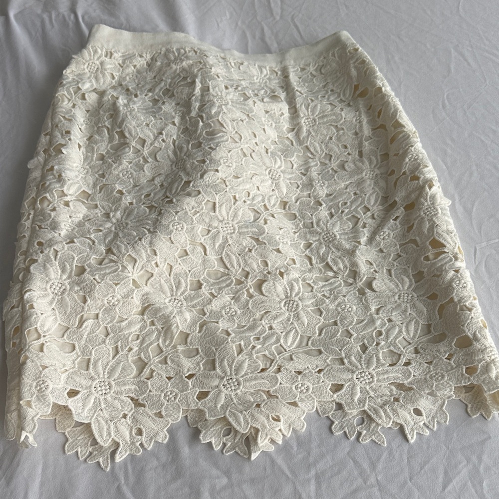 LOFT Cream Floral Lace Pencil Skirt